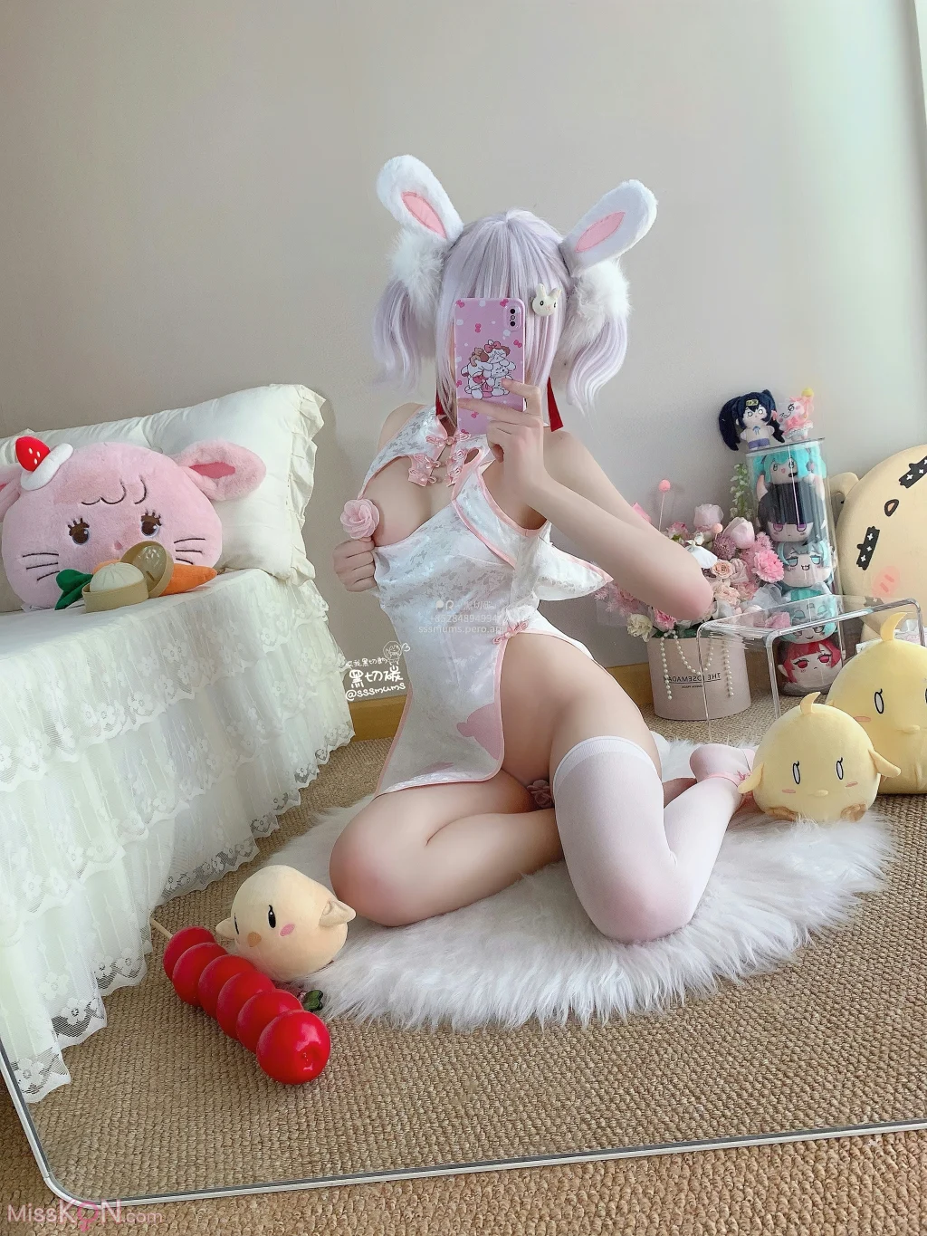 Coser@曲奇软fufu: 拉菲兔兔旗袍 (36 photos + 4 videos)