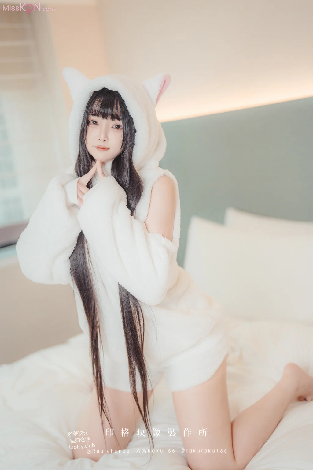 Coser@落落Raku: 8K 白衣小猫Kitten (44 photos + 2 videos)