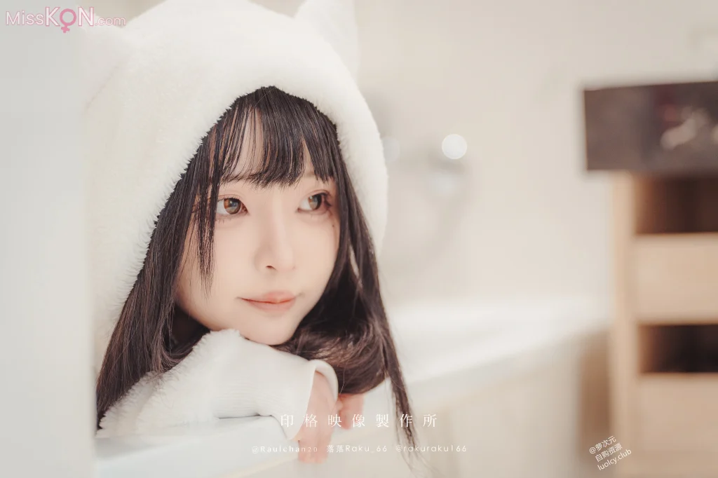 Coser@落落Raku: 8K 白衣小猫Kitten (44 photos + 2 videos)