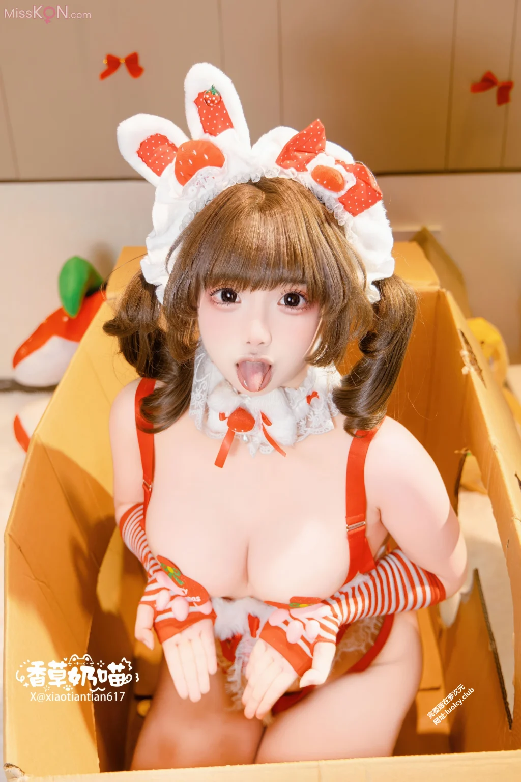 Coser@香草奶喵: 圣诞礼物 (135 photos + 25 videos)