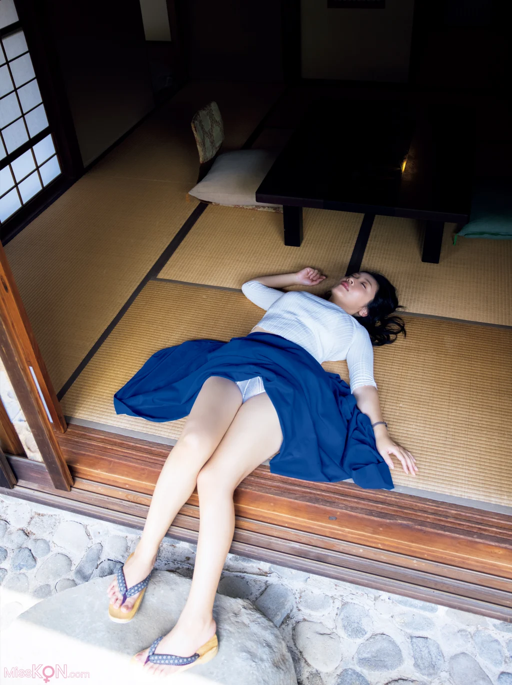 [JP] Megumi Kagurazaka (神楽坂恵): 【電子版だけの特典カットつき】写真集 はだいろ 遙 (123 photos) – Page 2