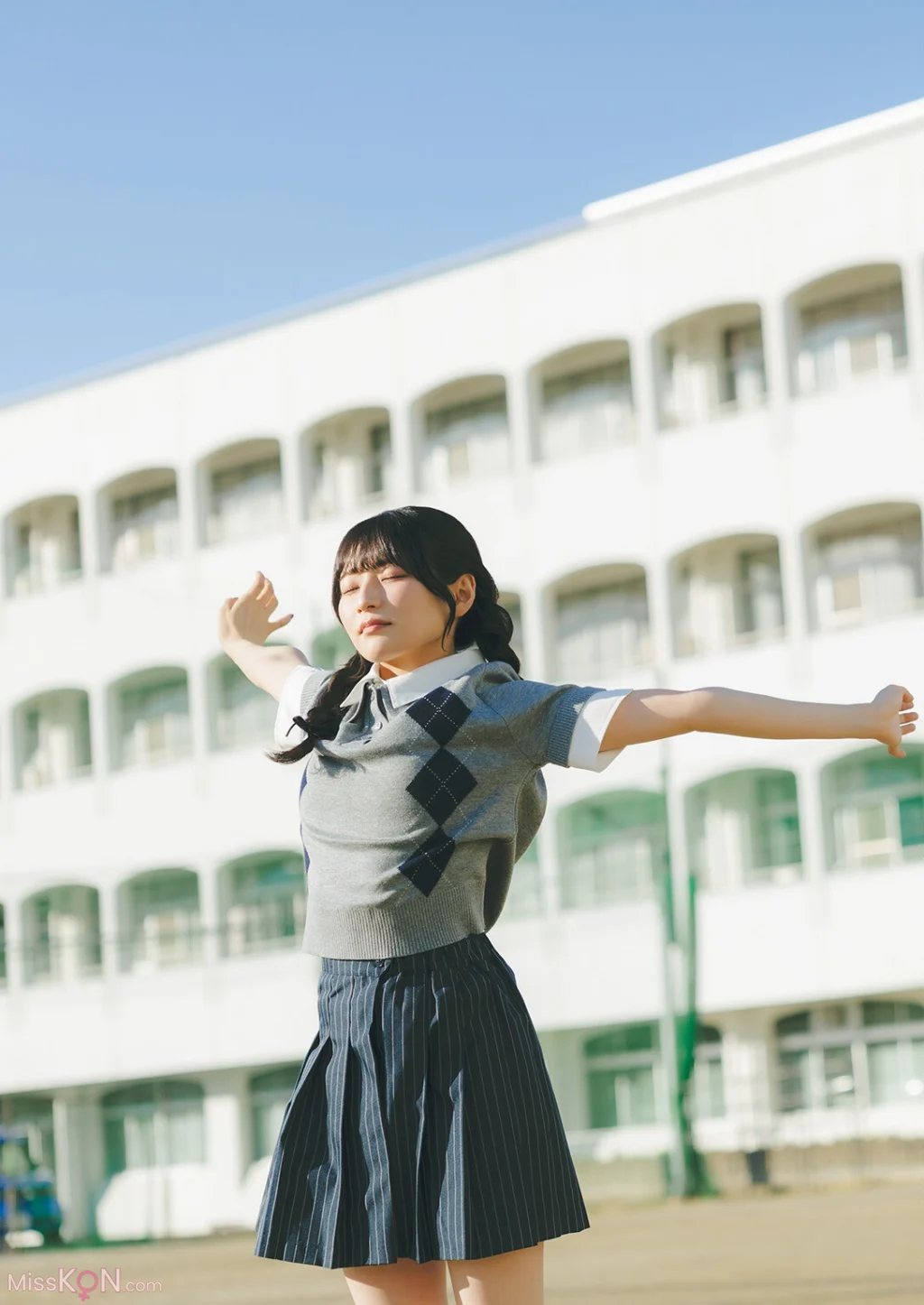 [JP] Hina Aoki (青木陽菜): フォトブック Nostalgia (123 photos) – Page 2
