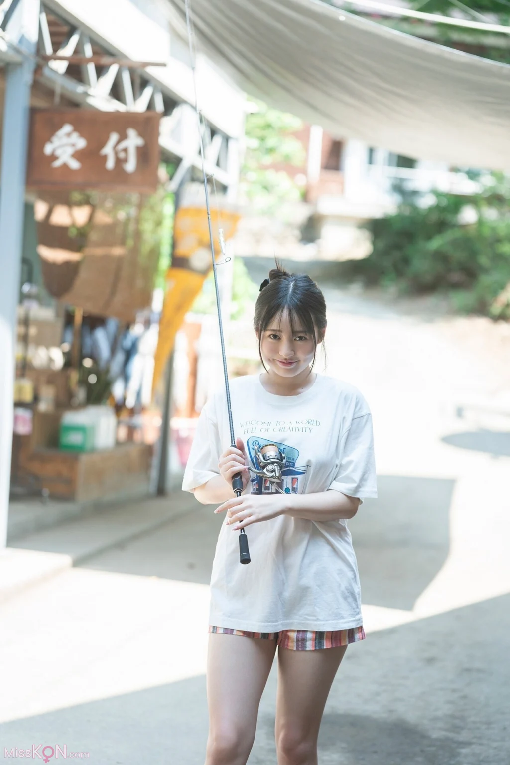 [JP] Miu Shirahama (白濱美兎): FLASHデジタル写真集 僕らが友達だった頃 (97 photos)