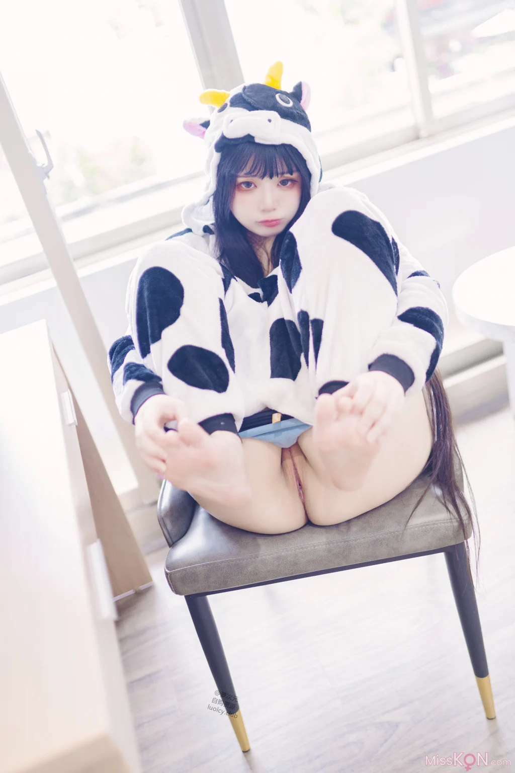 Coser@落落Raku: 8K 奶牛Milky (56 photos + 1 video)