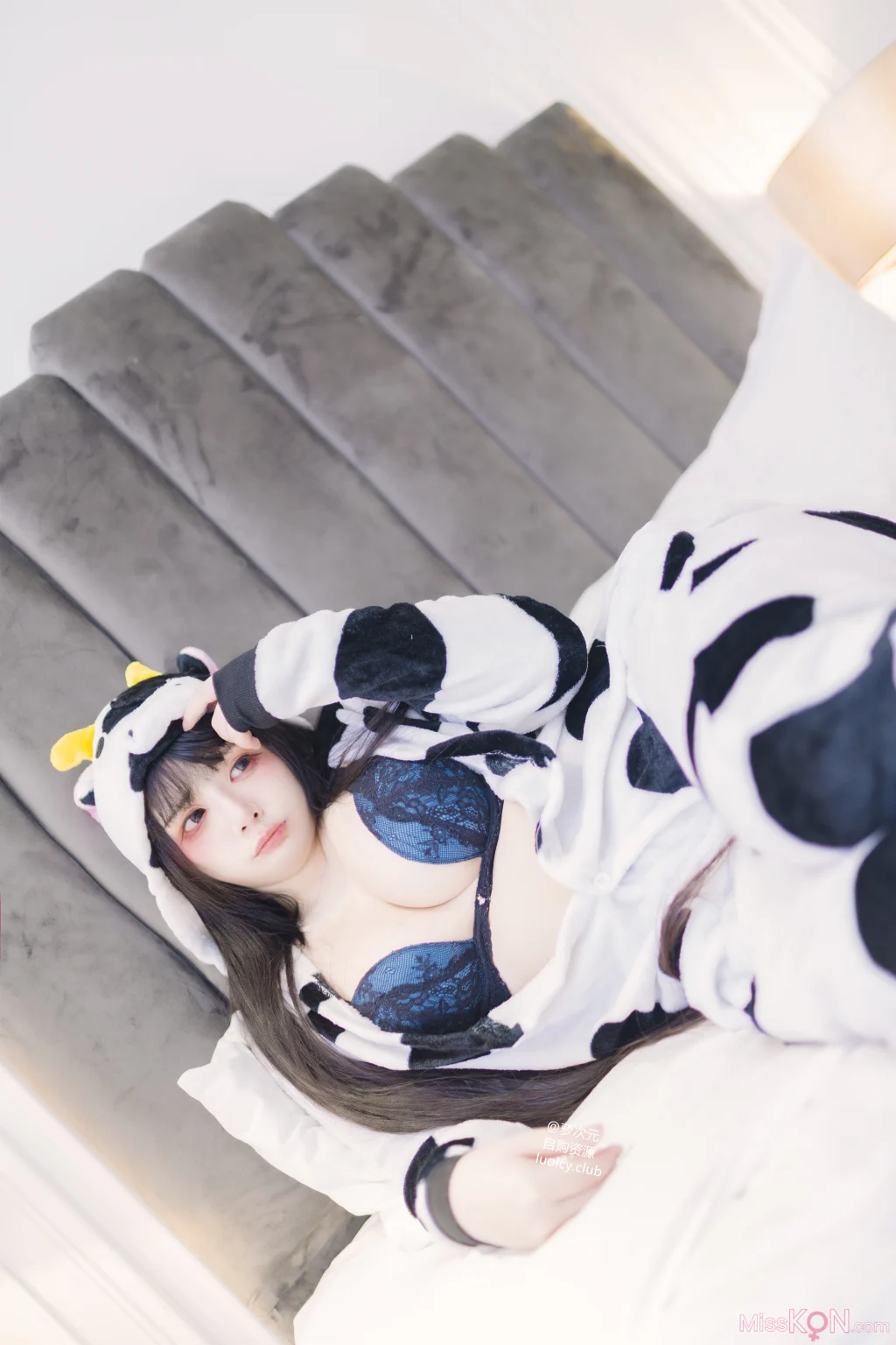 Coser@落落Raku: 8K 奶牛Milky (56 photos + 1 video)