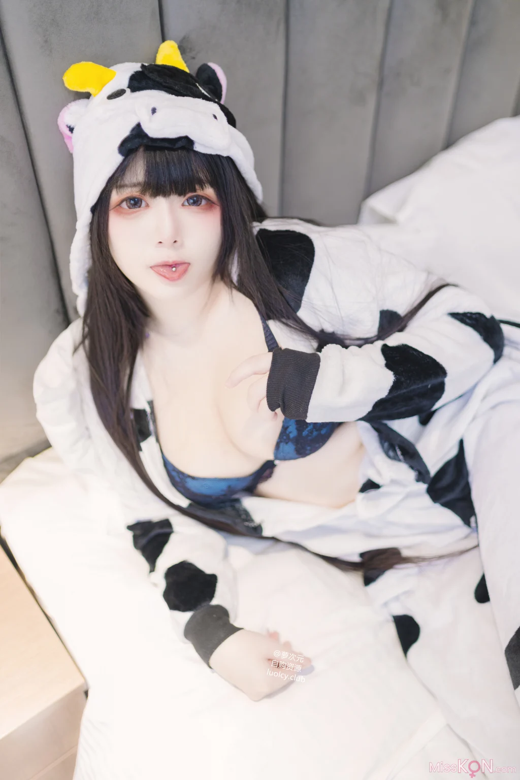 Coser@落落Raku: 8K 奶牛Milky (56 photos + 1 video)
