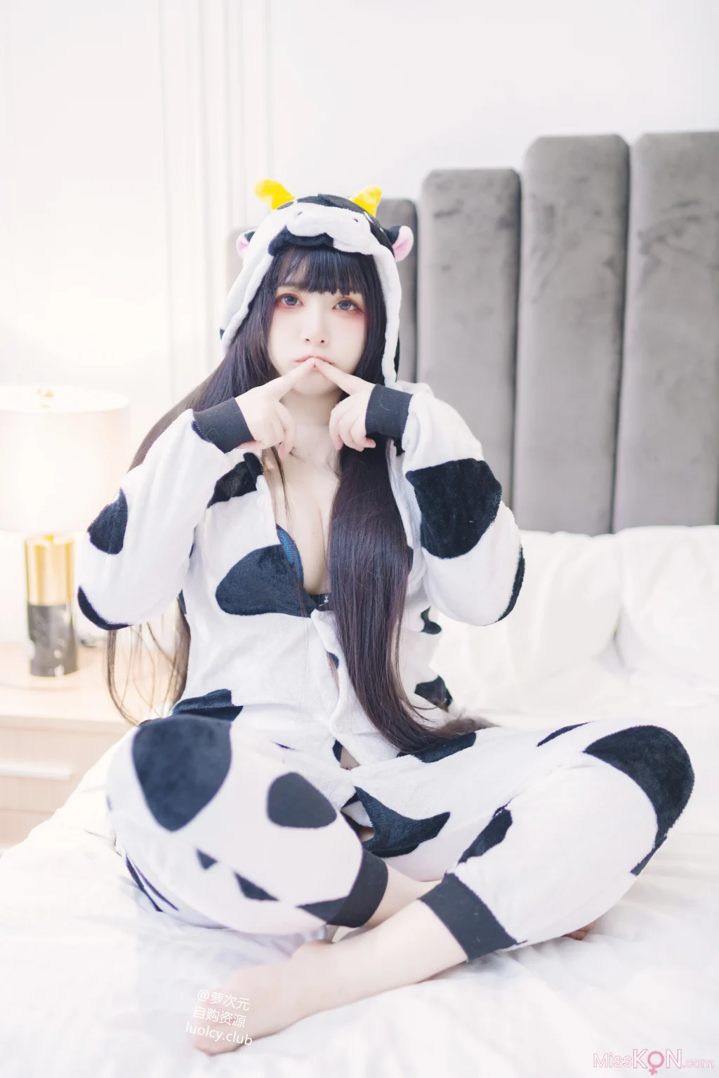 Coser@落落Raku: 8K 奶牛Milky (56 photos + 1 video)