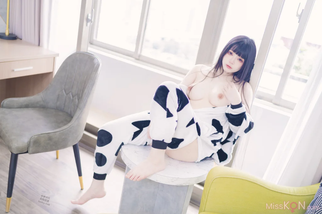 Coser@落落Raku: 8K 奶牛Milky (56 photos + 1 video) – Page 2