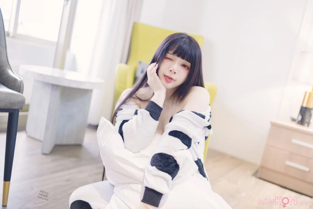 Coser@落落Raku: 8K 奶牛Milky (56 photos + 1 video) – Page 2