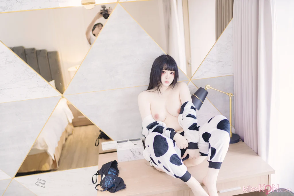 Coser@落落Raku: 8K 奶牛Milky (56 photos + 1 video) – Page 2