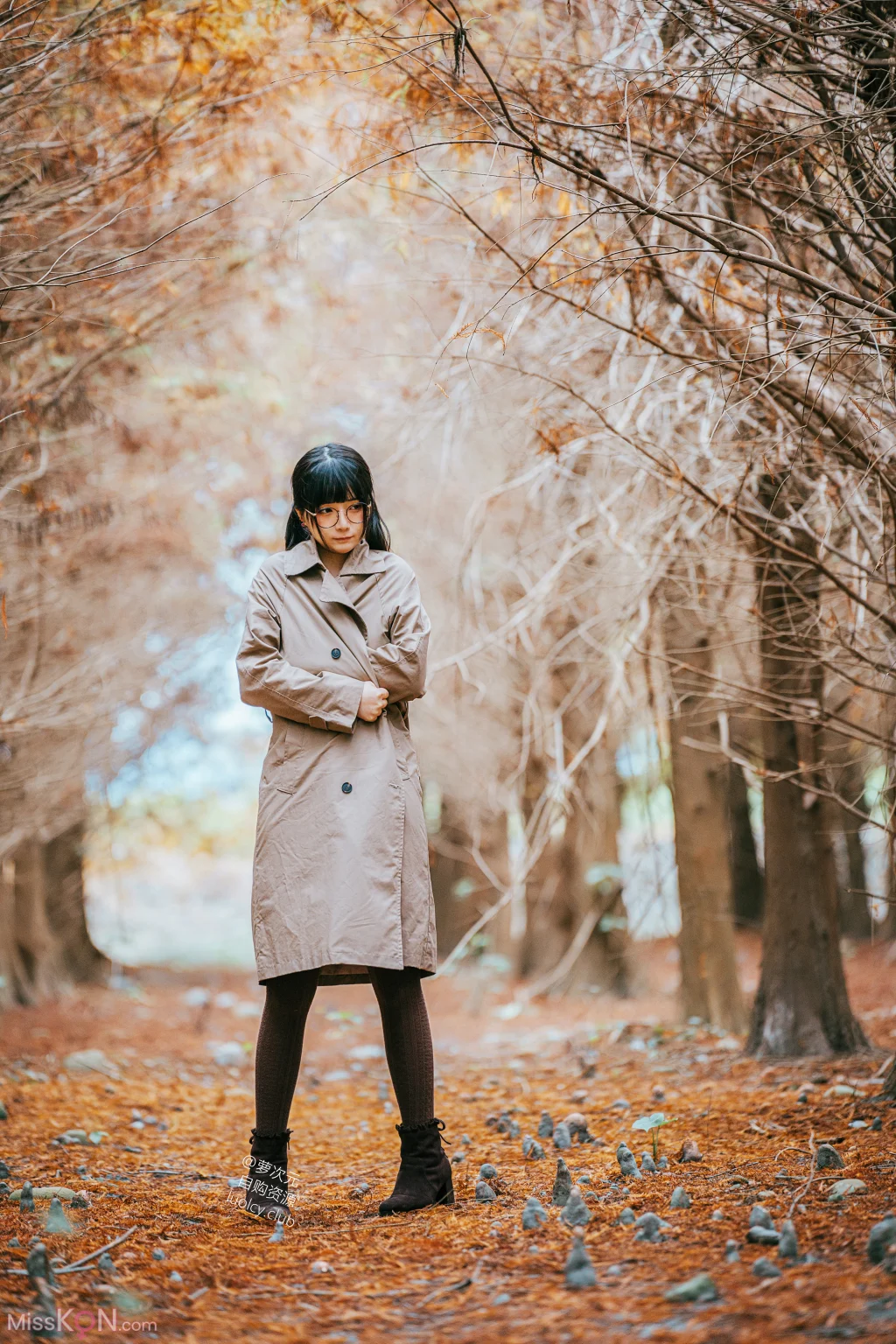 Coser@落落Raku: 8K 暮秋 muhchiou (58 photos + 1 video)