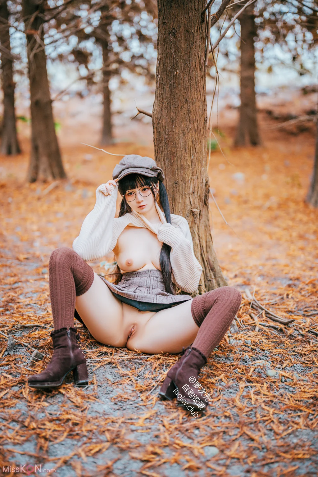 Coser@落落Raku: 8K 暮秋 muhchiou (58 photos + 1 video)
