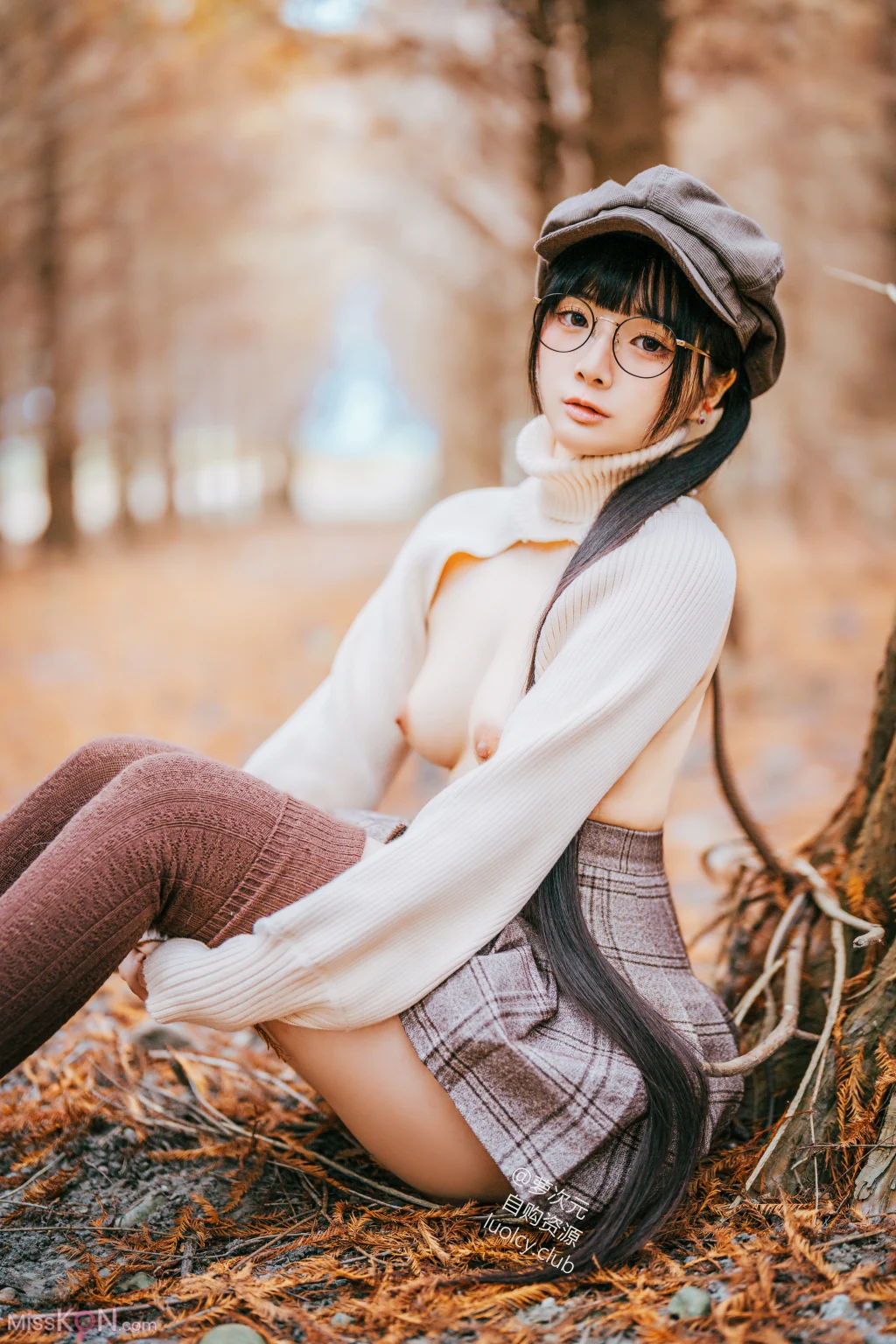 Coser@落落Raku: 8K 暮秋 muhchiou (58 photos + 1 video)