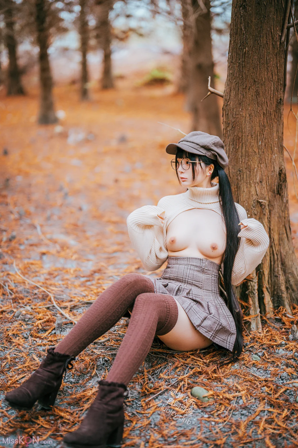 Coser@落落Raku: 8K 暮秋 muhchiou (58 photos + 1 video)