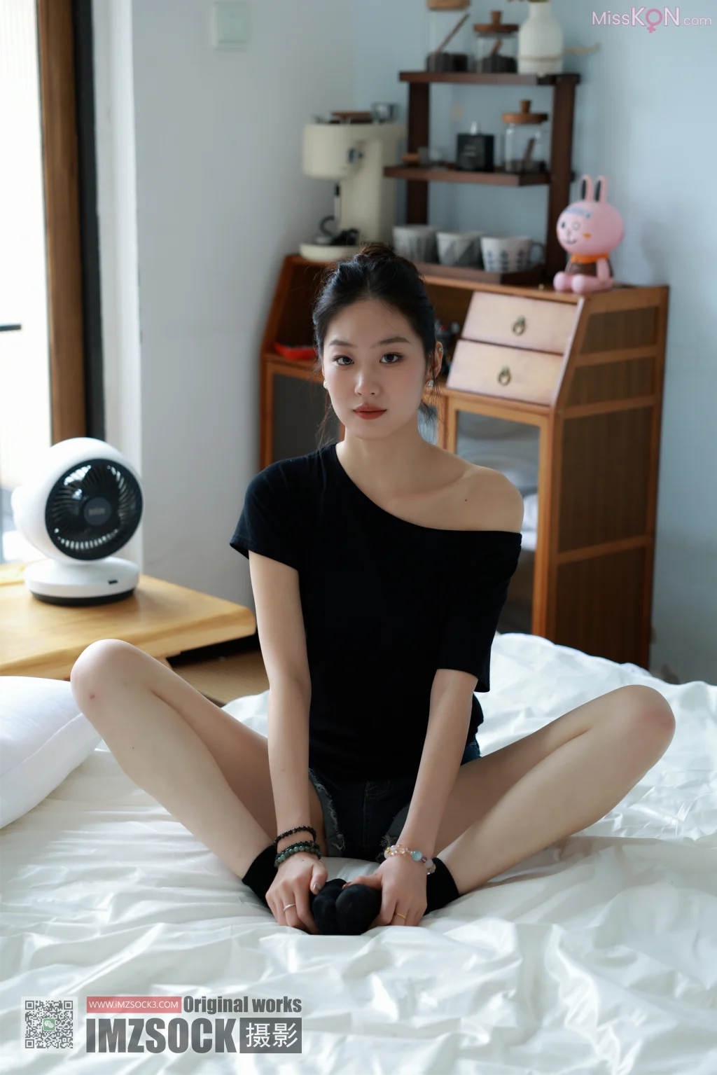 [MZSOCK爱美足] No.366: 妍希 (103 photos + 1 video)