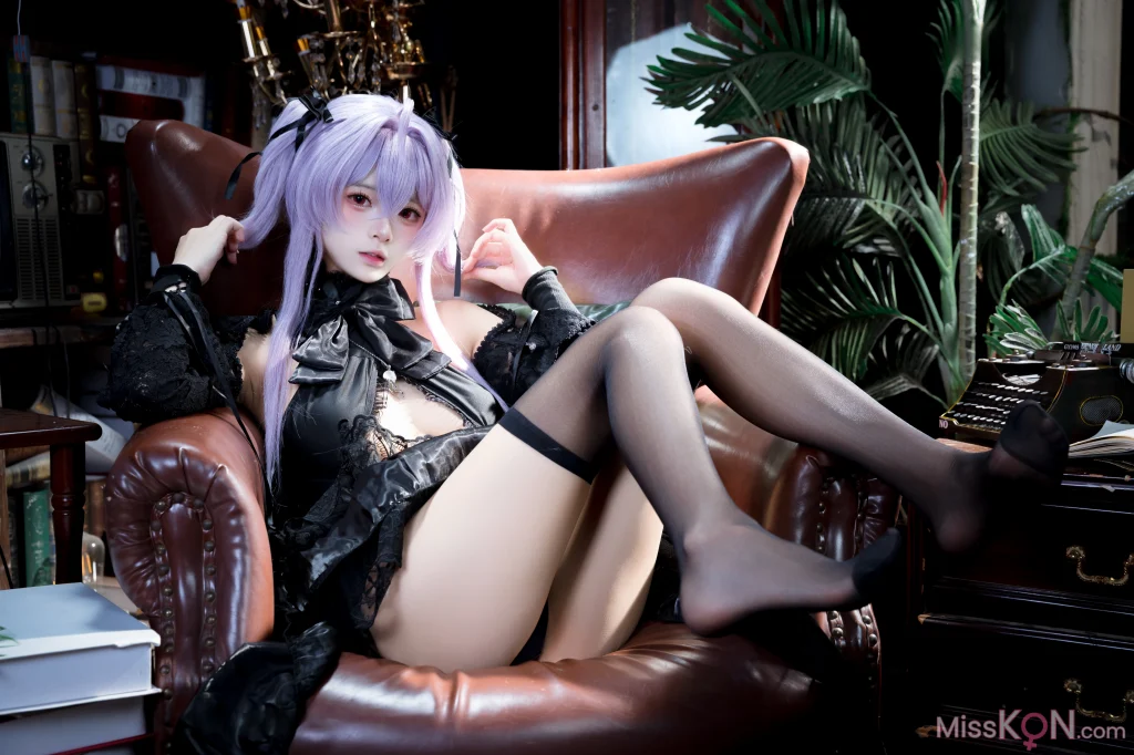Coser@九柒喵: NIKKE 水母转盘皮 (26 photos)