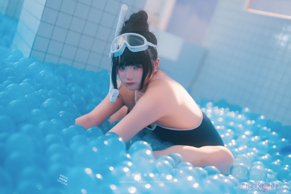 Coser@落落Raku: 8K 乳环 死库水 (52 photos + 1 video)