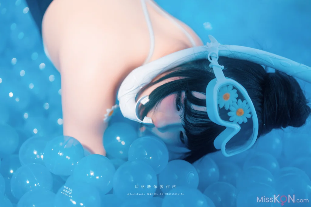 Coser@落落Raku: 8K 乳环 死库水 (52 photos + 1 video)