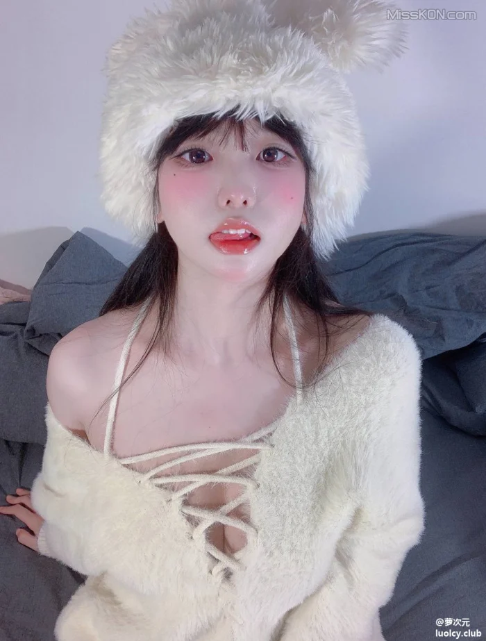 Coser@你的真真u: 极品福利姬白虎萝莉合集 (443 photos + 47 videos)