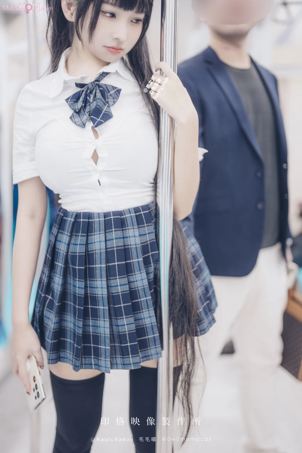 Coser@慕慕Momo: 電車通學少女 (8K ver) (64 photos + 1 video)