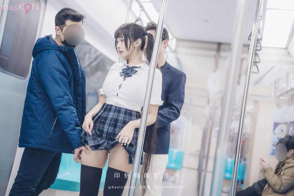Coser@慕慕Momo: 電車通學少女 (8K ver) (64 photos + 1 video)