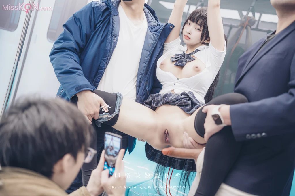 Coser@慕慕Momo: 電車通學少女 (8K ver) (64 photos + 1 video) – Page 2