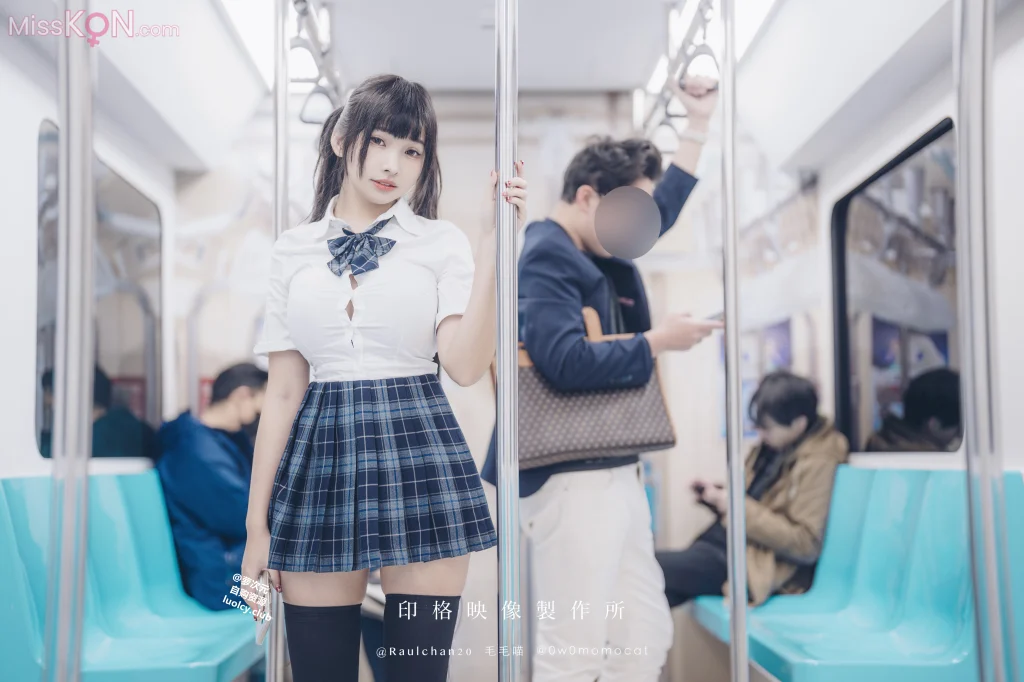 Coser@慕慕Momo: 電車通學少女 (8K ver) (64 photos + 1 video) – Page 2