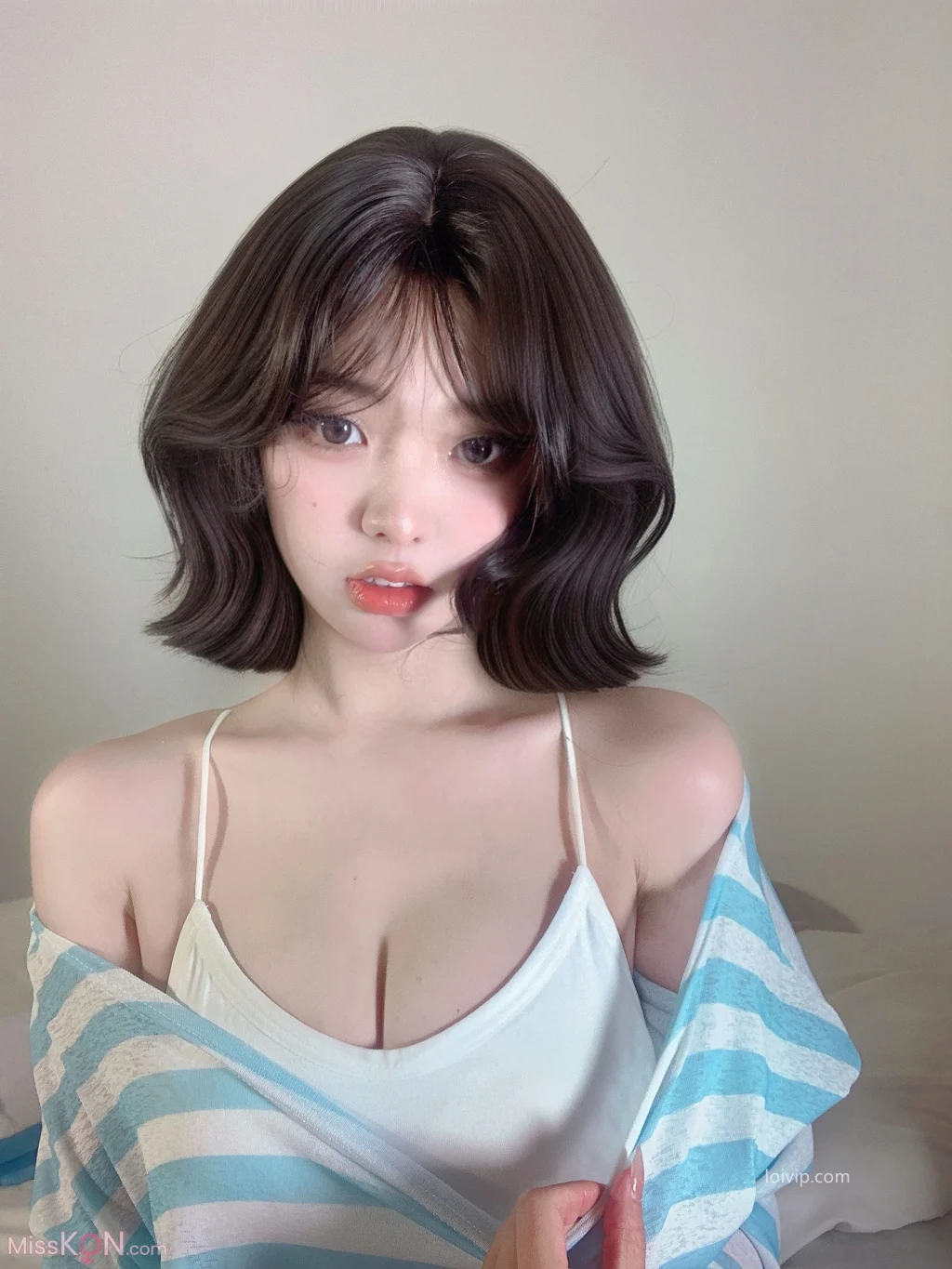 Coser@你的真真u: 居家女友 (99 photos + 1 video)