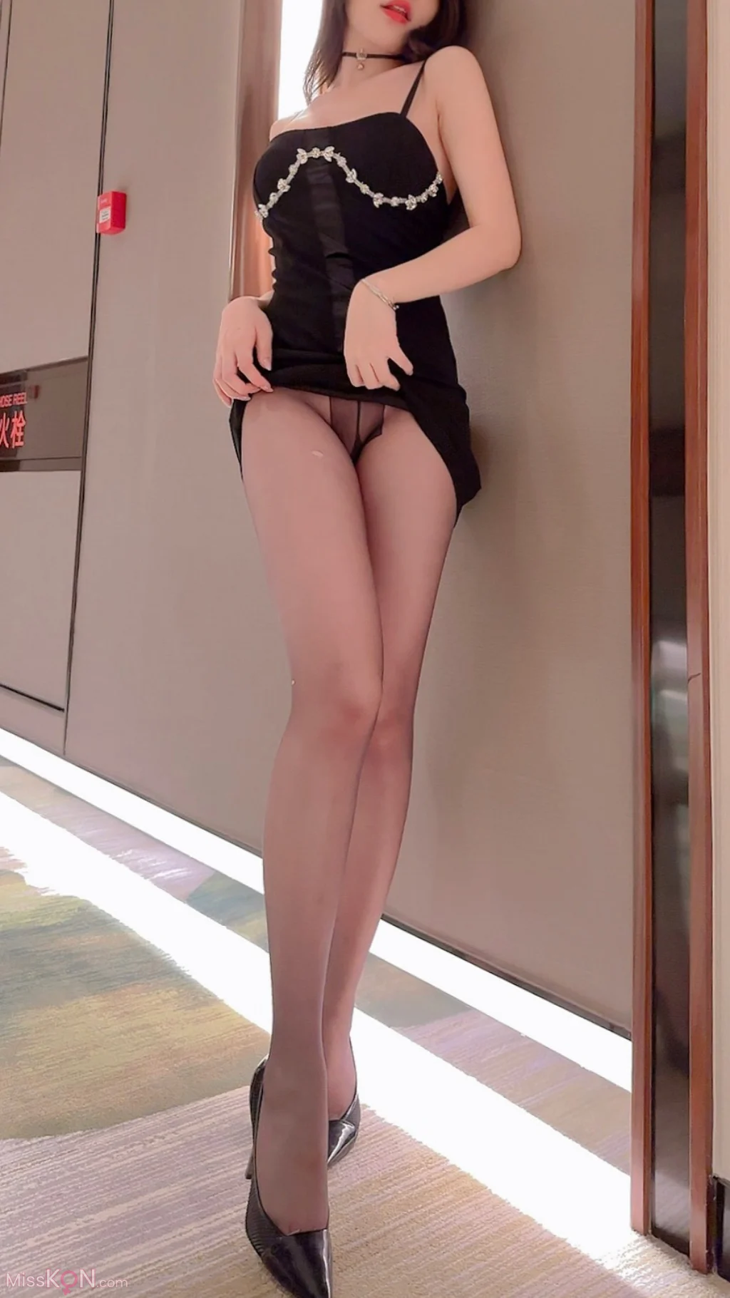 [内购无水印] 徐莉芝Booty: 秀人网模特 女友的温饱思淫欲 (35 photos + 1 video)