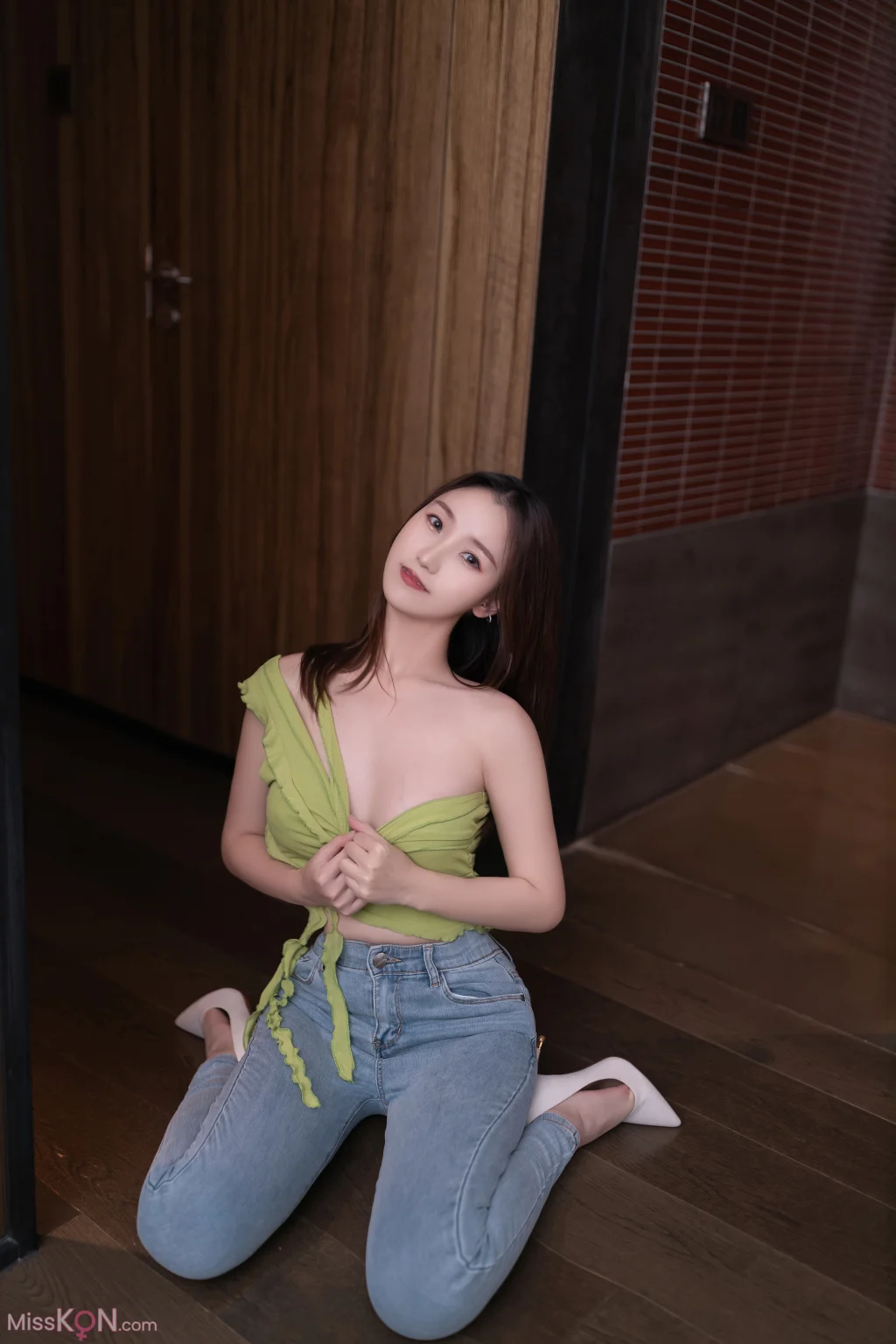 [内购无水印] 杏子Yada: 秀人网模特 牛仔裤 (120 photos)