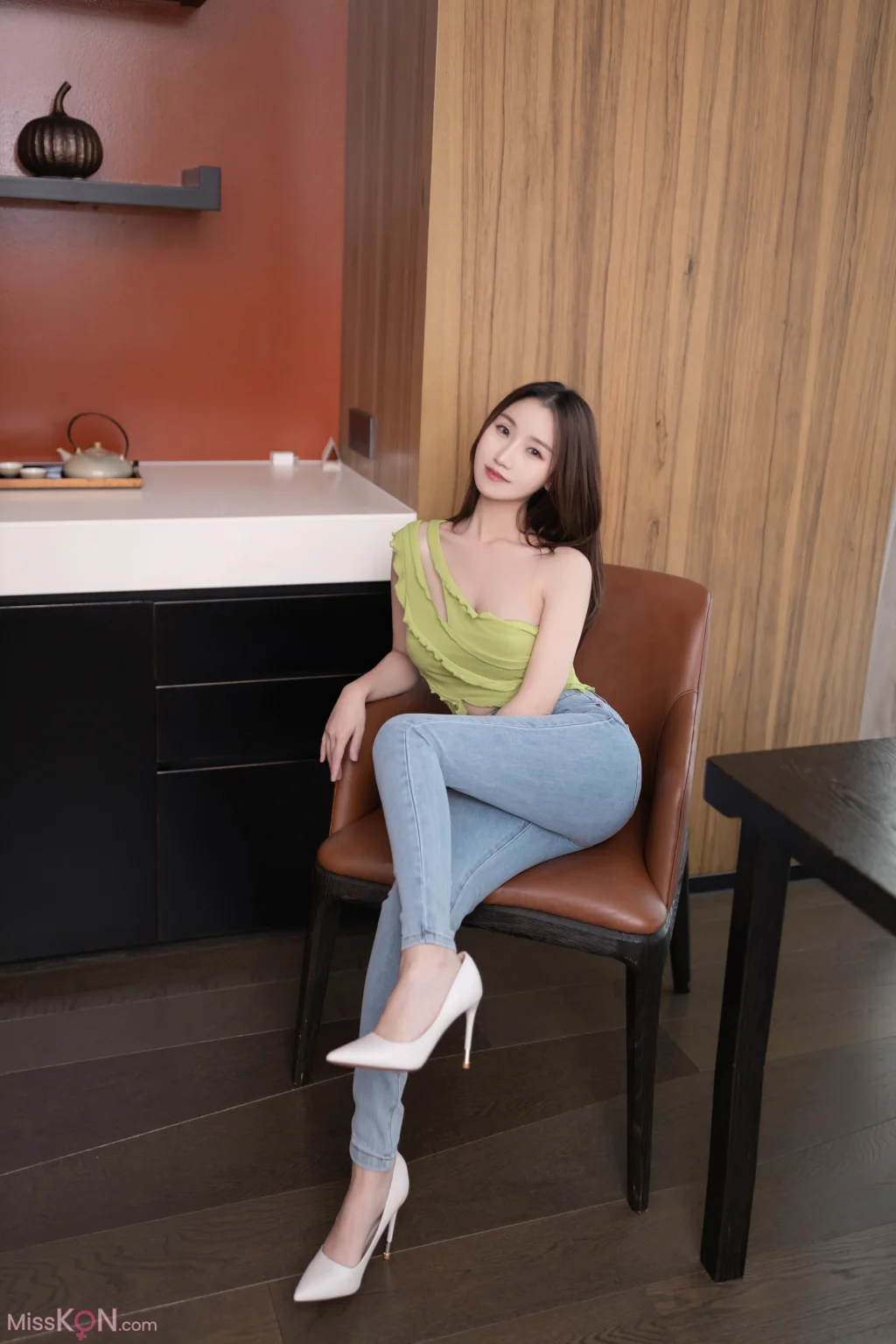 [内购无水印] 杏子Yada: 秀人网模特 牛仔裤 (120 photos)