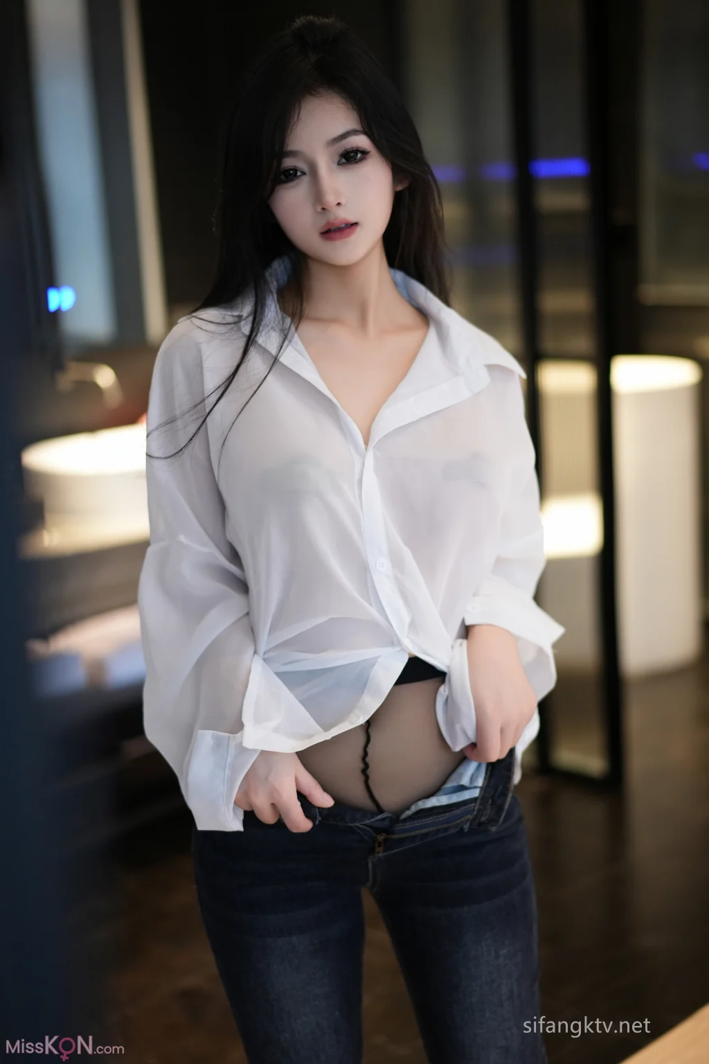 [XR Uncensored] 谭小灵: R18 秀人网模特 牛仔裤原图 (99 photos + 1 video)