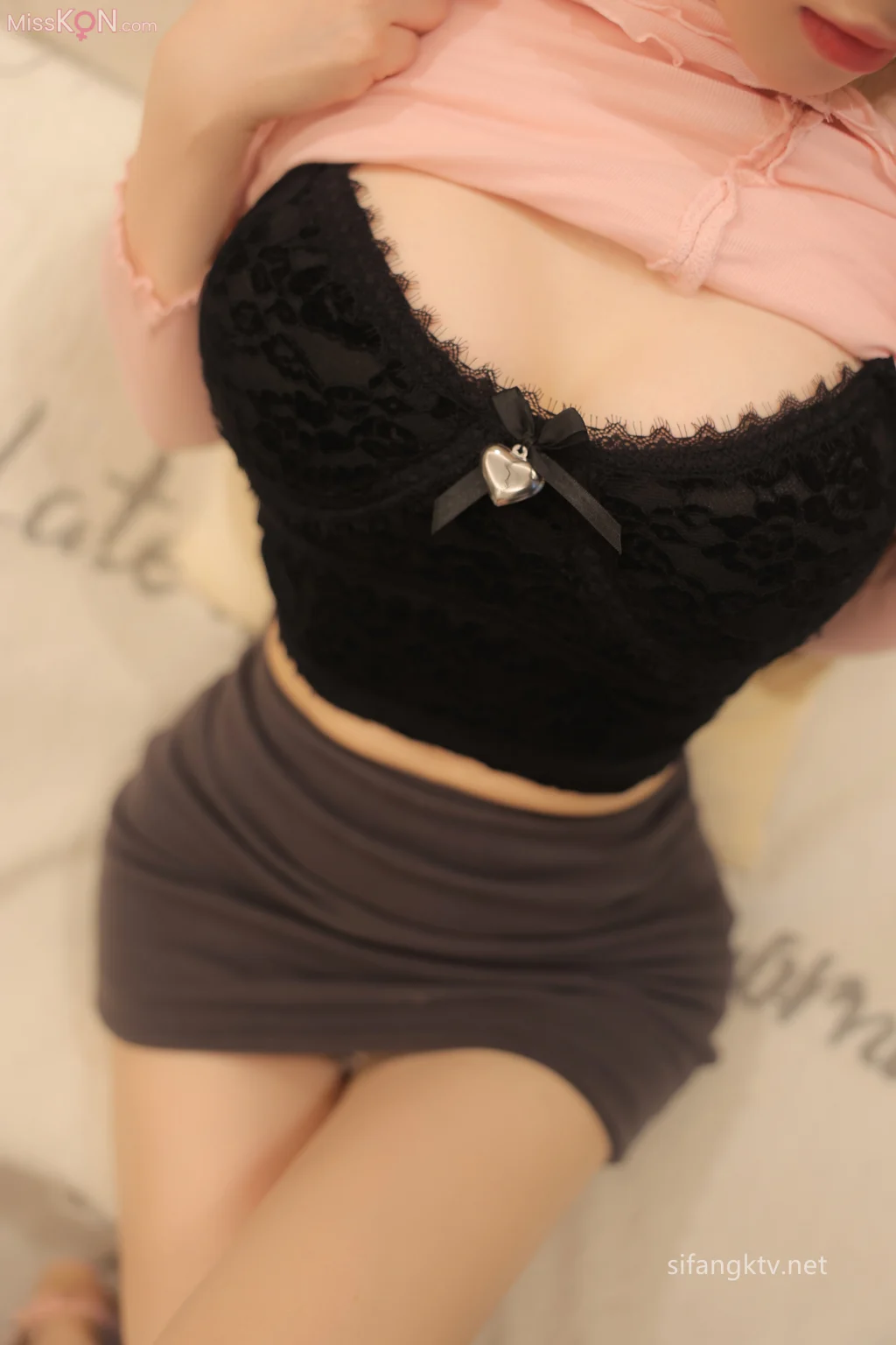 [XR Uncensored] 雨儿酱: R18 秀人网模特 极品无内肉丝 (90 photos + 3 videos)