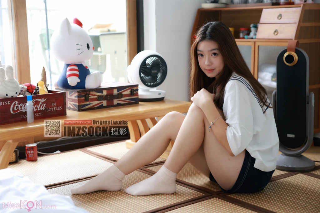 [MZSOCK爱美足] No.371: 雨萌 (102 photos + 1 video)