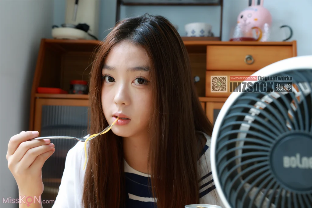 [MZSOCK爱美足] No.371: 雨萌 (102 photos + 1 video)