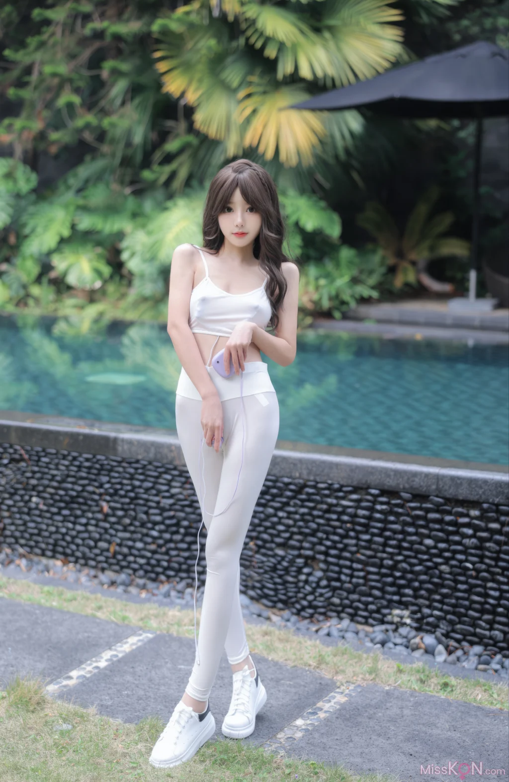 [内购无水印] 桃妖夭: 秀人网模特 户外 (80 photos)