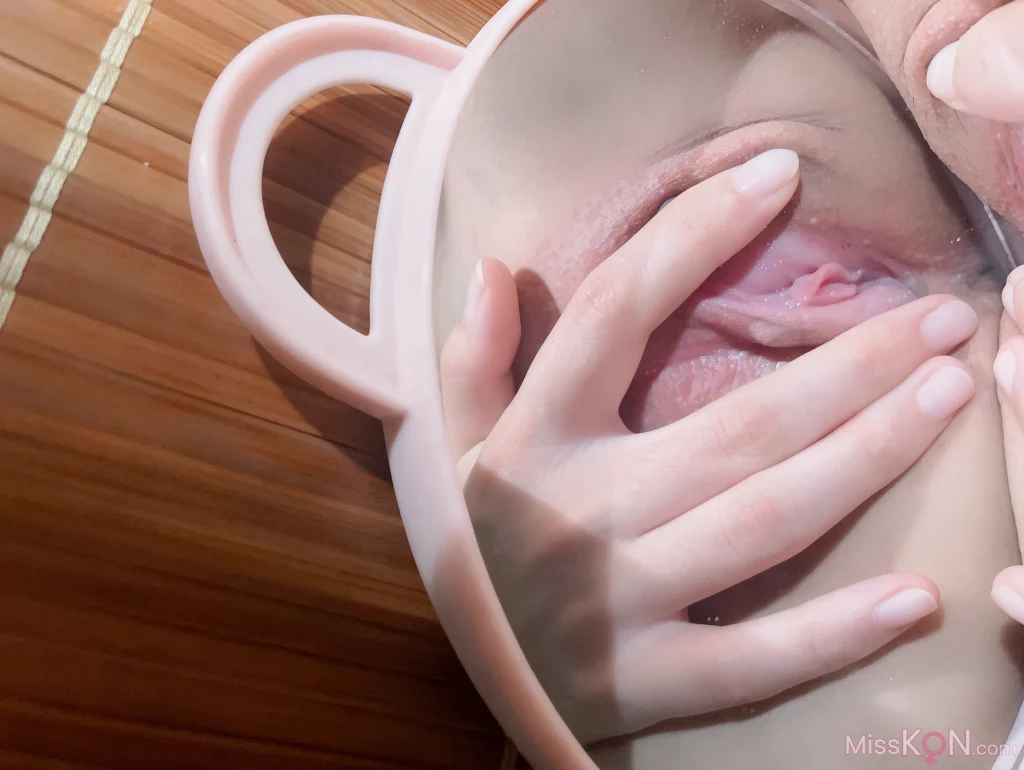 [OtherXXX] XiaoQQ的日记: 白虎萝莉户外露出调教 (37 photos + 58 videos)