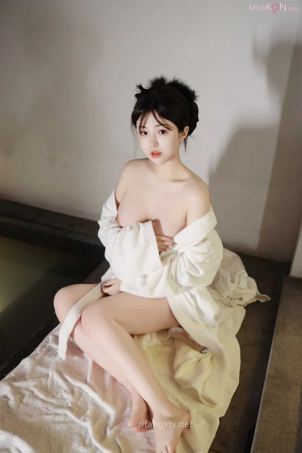 [XR Uncensored] Chen Xiaohua (陈小花): R18 秀人网模特 SPA按摩 (71 photos + 1 video)