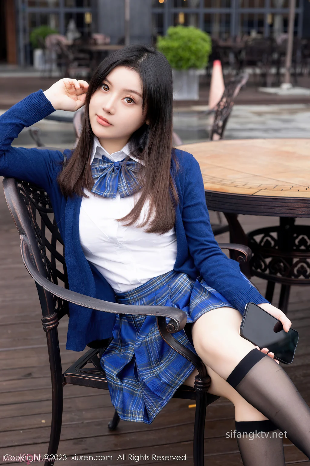 [XR Uncensored] Dou Ban Jiang (豆瓣酱): R18 秀人网模特 公众场合超刺激 (134 photos + 2 videos)