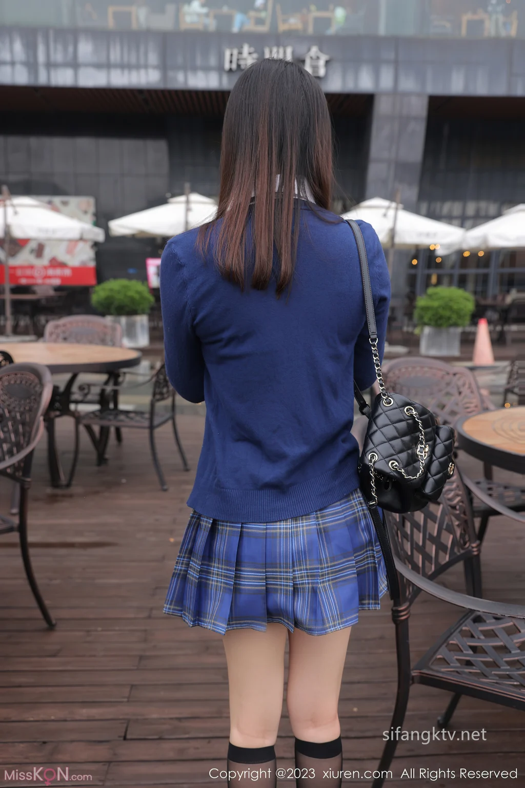 [XR Uncensored] Dou Ban Jiang (豆瓣酱): R18 秀人网模特 公众场合超刺激 (134 photos + 2 videos)