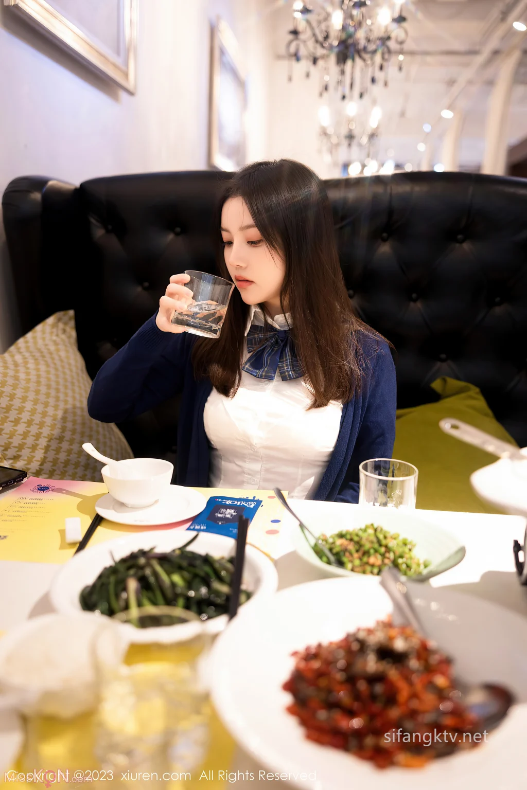 [XR Uncensored] Dou Ban Jiang (豆瓣酱): R18 秀人网模特 公众场合超刺激 (134 photos + 2 videos)