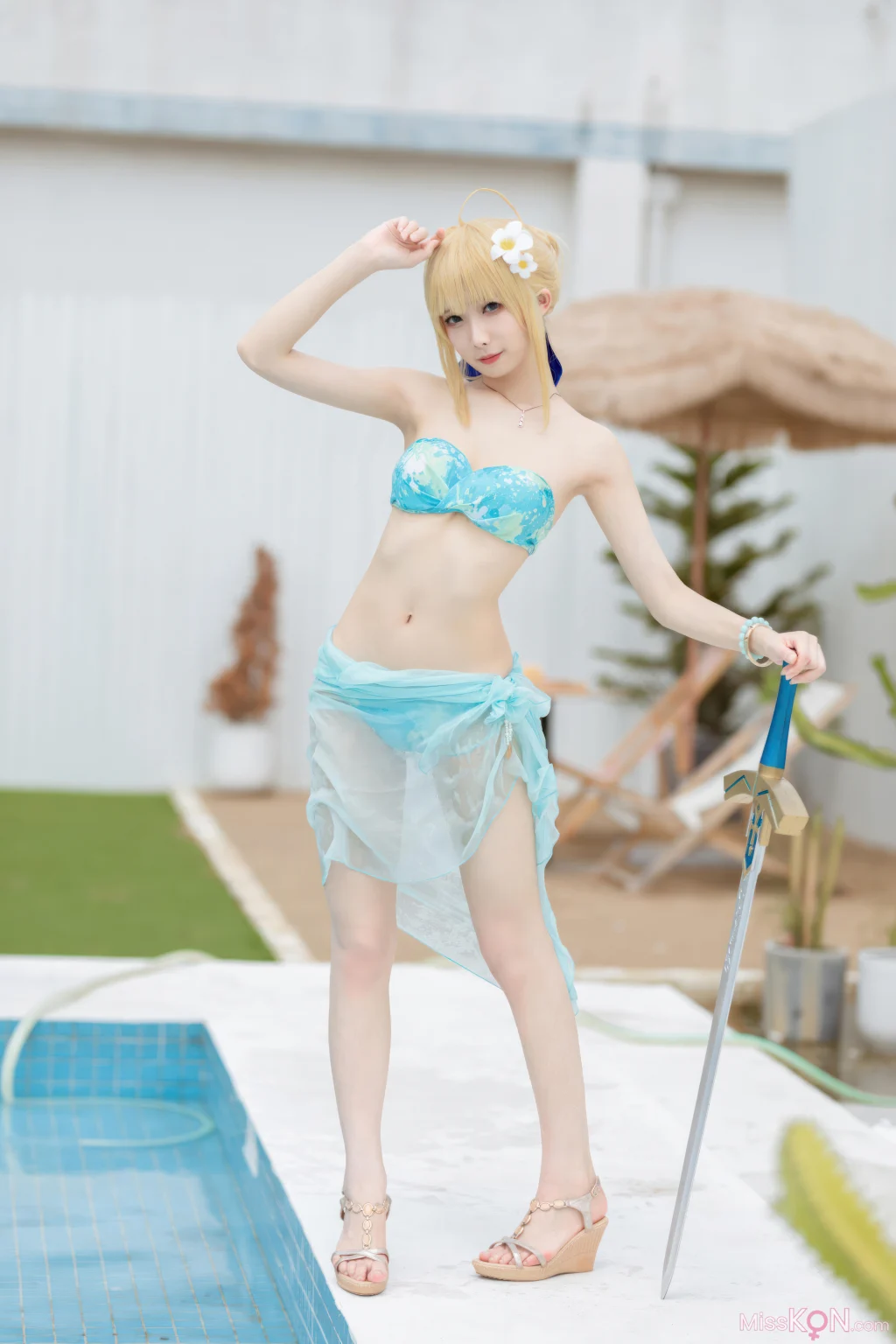 Coser@封疆疆v: FGO Saber 泳装 (49 photos)