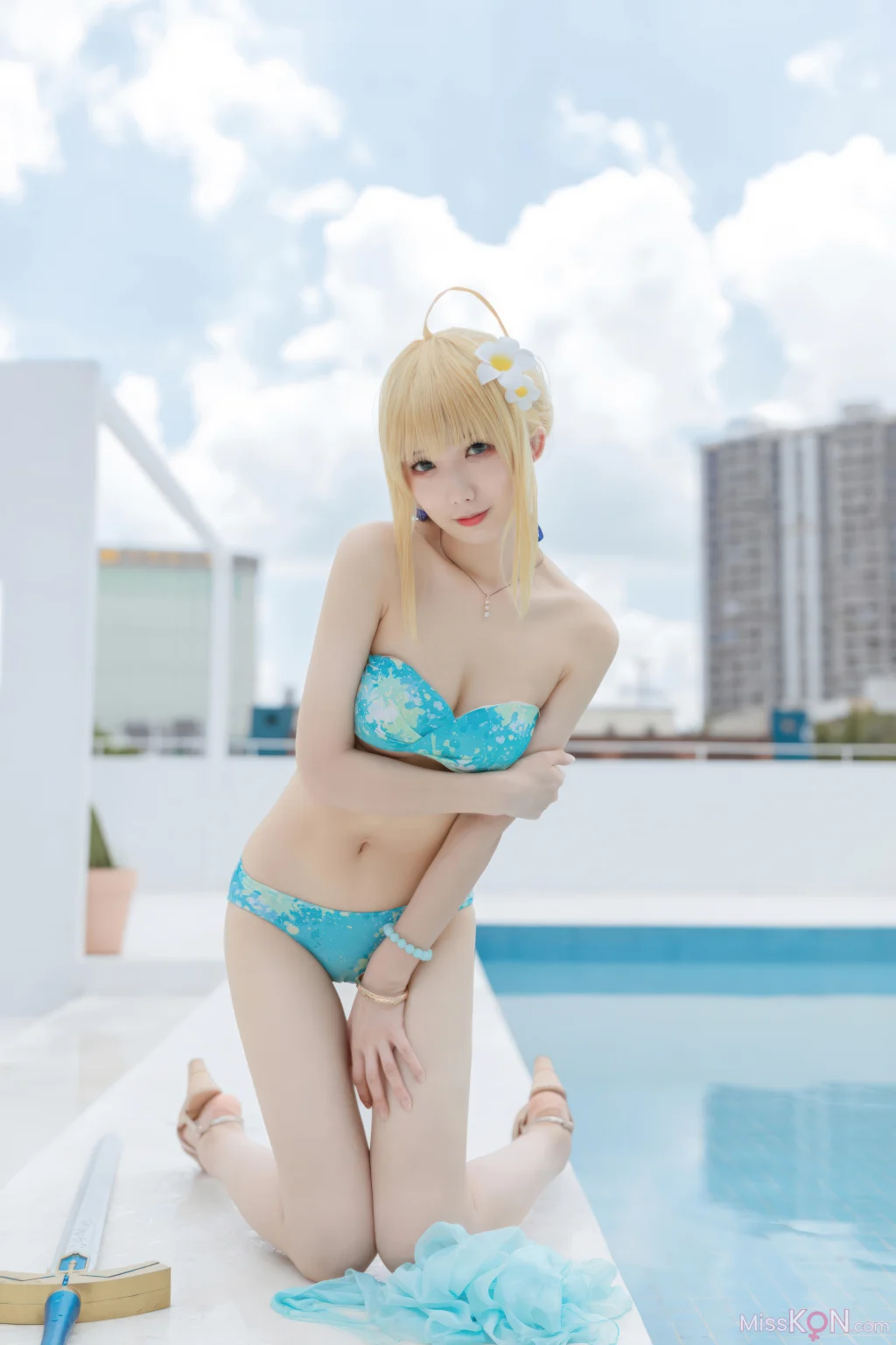 Coser@封疆疆v: FGO Saber 泳装 (49 photos)