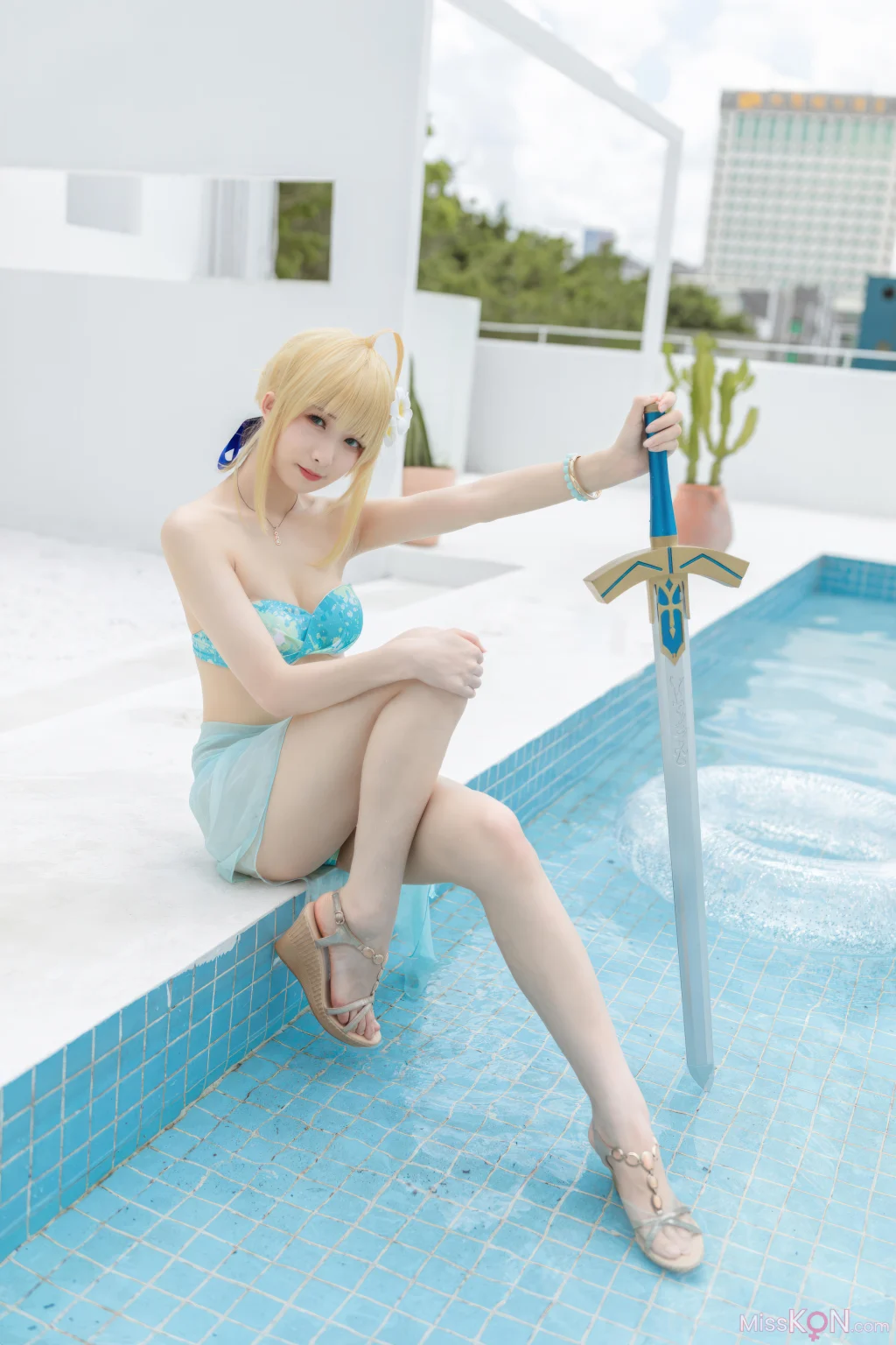 Coser@封疆疆v: FGO Saber 泳装 (49 photos) – Page 2
