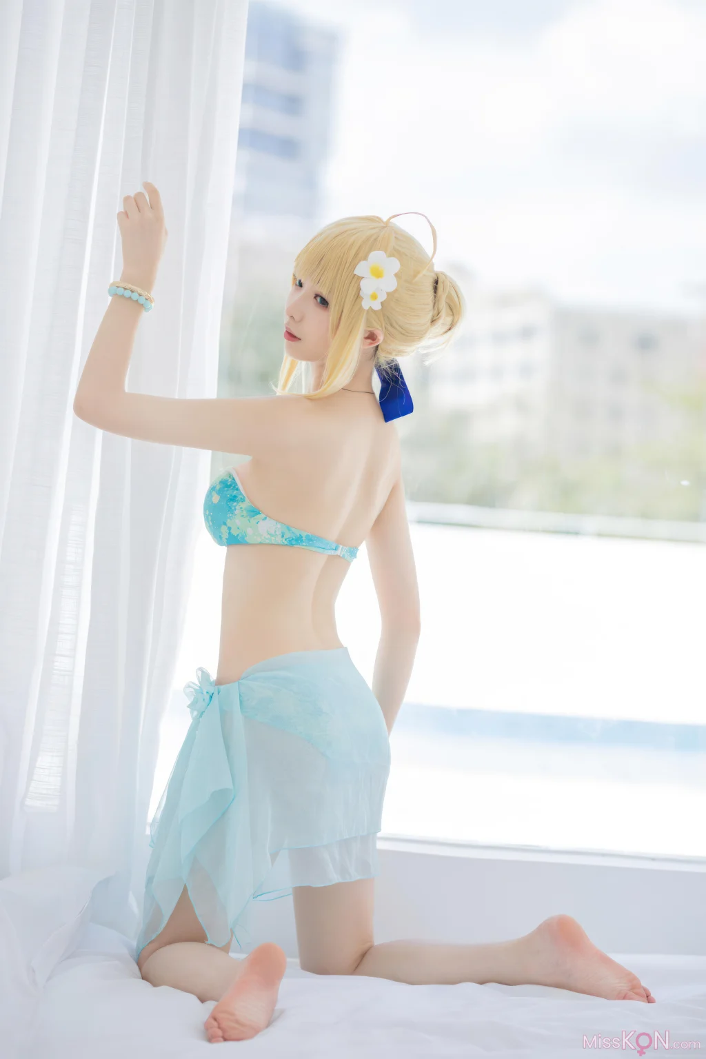 Coser@封疆疆v: FGO Saber 泳装 (49 photos) – Page 2