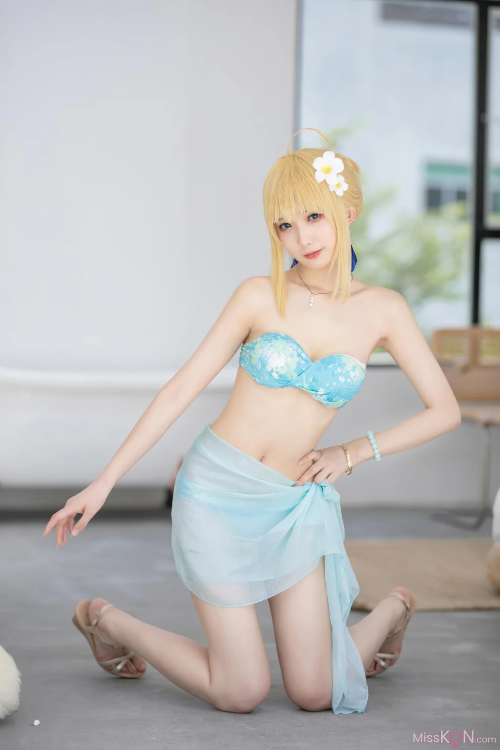 Coser@封疆疆v: FGO Saber 泳装 (49 photos) – Page 2