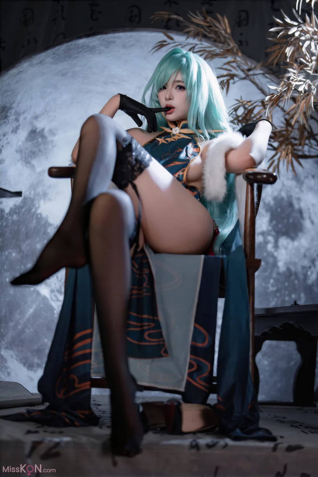 Coser@轩萧学姐: 碧蓝航线 莫斯科旗袍 (50 photos)
