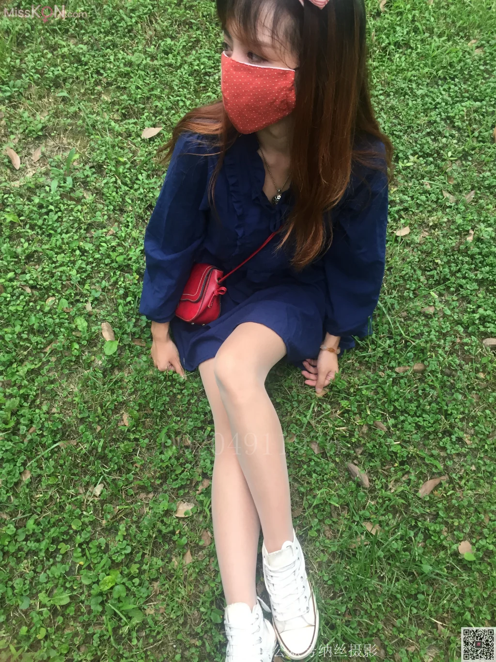 [NS纳丝摄影] No.048: 璐璐 萌妹子肉丝美腿 (82 photos)