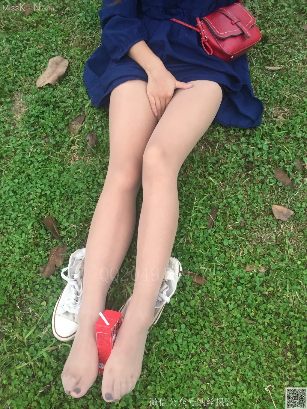 [NS纳丝摄影] No.048: 璐璐 萌妹子肉丝美腿 (82 photos)