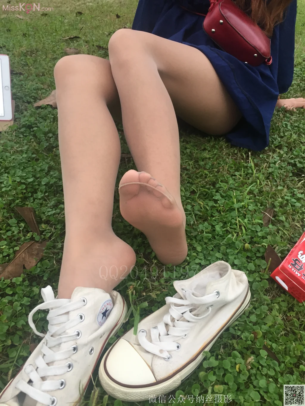 [NS纳丝摄影] No.048: 璐璐 萌妹子肉丝美腿 (82 photos)